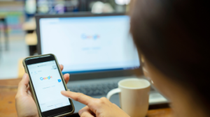 Ilustração explicando como funciona o Google Ads e suas principais redes de anúncio