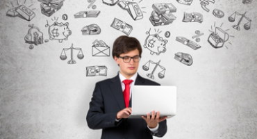 O que é tráfego pago: empresário usando notebook cercado por ícones de finanças, marketing e anúncios online.